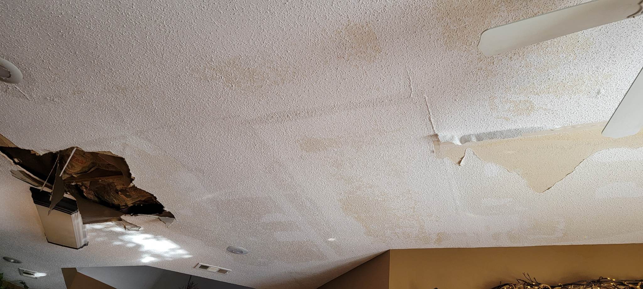 Water-damaged ceiling restoration in Memphis